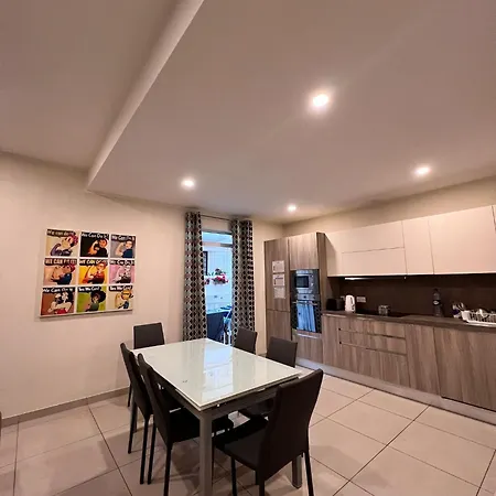 Gazde/Camere de închiriat Private Shared Bathroom - 2 Beds Balluta - Shared Flat *