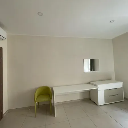 Gazde/Camere de închiriat Private Shared Bathroom - 2 Beds Balluta - Shared Flat St. Julian's