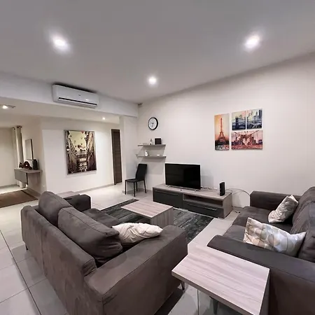 Δωμάτια σε οικογενειακή κατοικία Private Shared Bathroom - 2 Beds Balluta - Shared Flat Saint Julian's